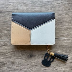 Small Geometric Wallet with Keychain Black Beige And White